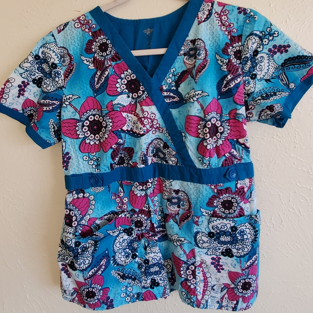 Xsm med couture scrub top
